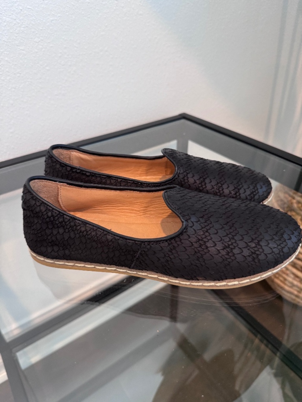 CHARIX Women’s Wild Black Slip-On Leather Loafer Style Shoe EU38/US8
